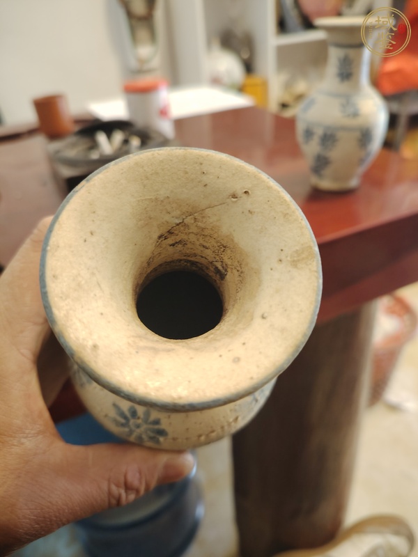 古玩陶瓷青花花卉紋撇口瓶真品鑒賞圖