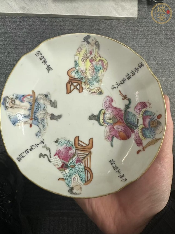 古玩陶瓷粉彩無雙普人物花口盤真品鑒賞圖