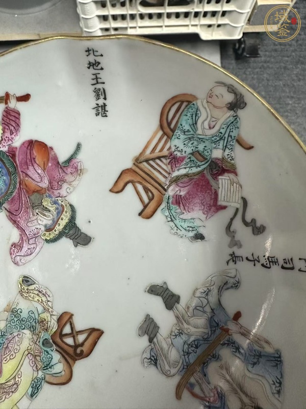 古玩陶瓷粉彩無雙普人物花口盤真品鑒賞圖