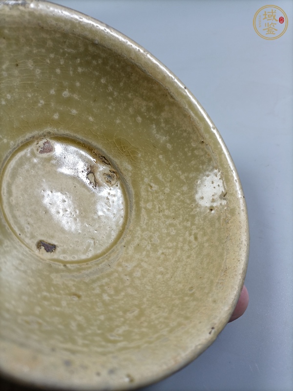 古玩陶瓷黃釉茶碗真品鑒賞圖