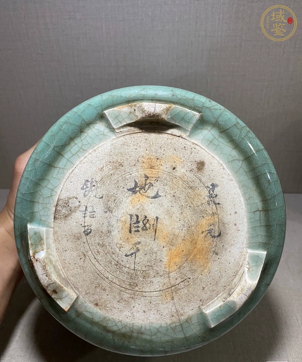 古玩陶瓷豆青釉三足爐真品鑒賞圖