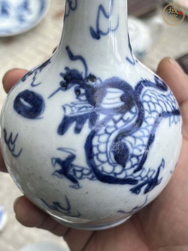 古玩陶瓷青花龍紋天球瓶真品鑒賞圖