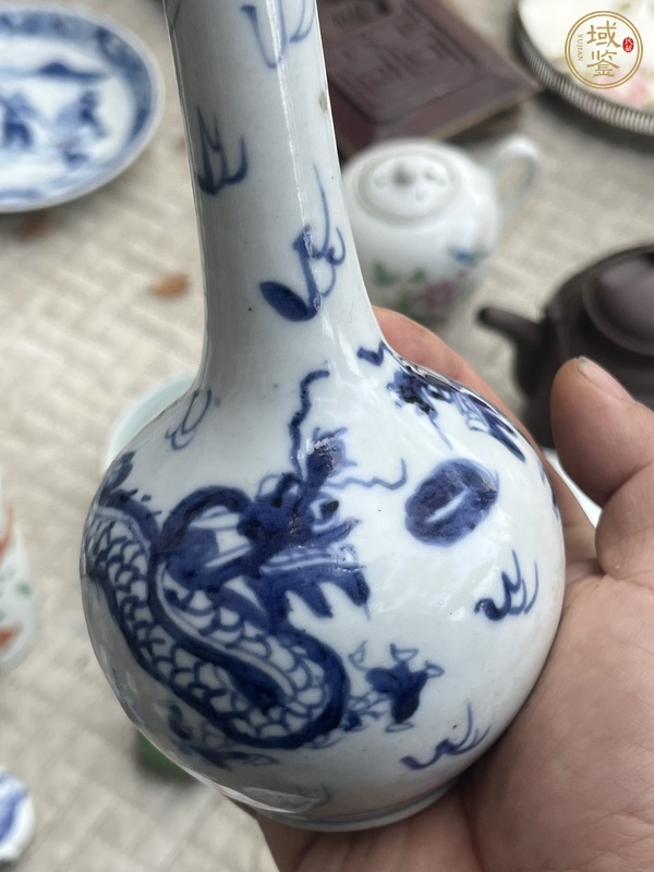 古玩陶瓷青花龍紋天球瓶真品鑒賞圖