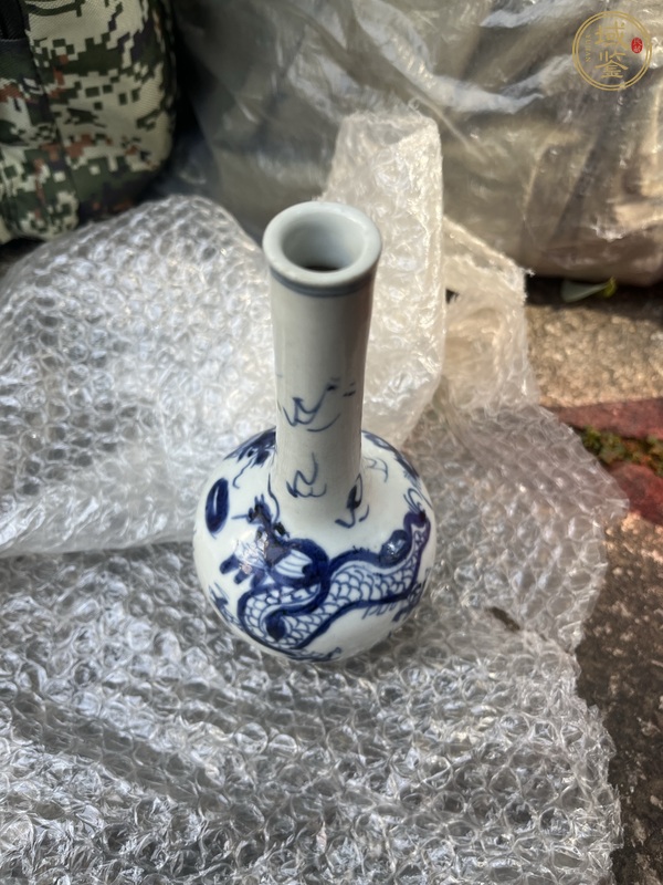 古玩陶瓷青花龍紋天球瓶真品鑒賞圖