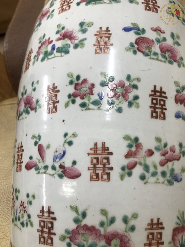 古玩陶瓷粉彩花卉紋喜字撇口瓶真品鑒賞圖