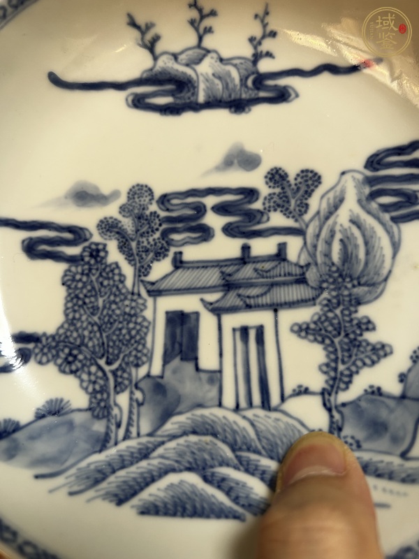 古玩陶瓷山水紋青花盤真品鑒賞圖