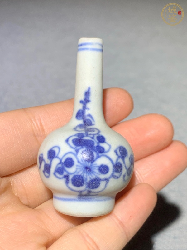 古玩陶瓷梅紋青花錐把瓶真品鑒賞圖