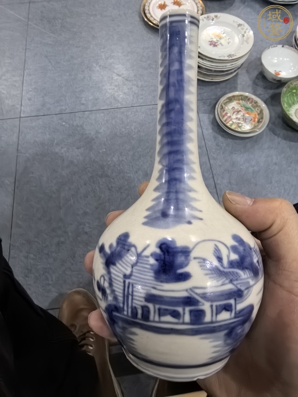 古玩陶瓷青花山水人物長頸瓶真品鑒賞圖