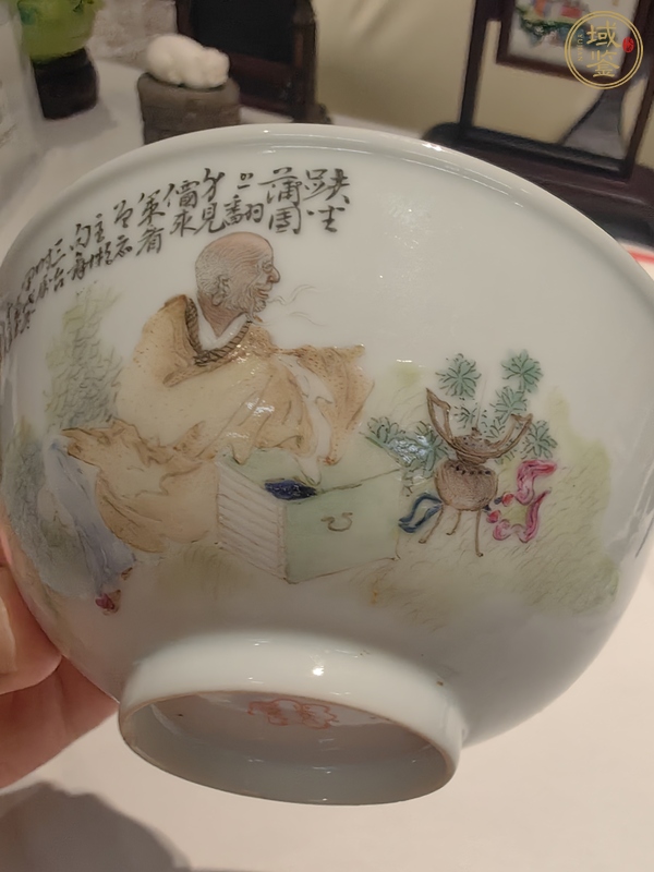 古玩陶瓷粉彩佛教人物茶碗真品鑒賞圖