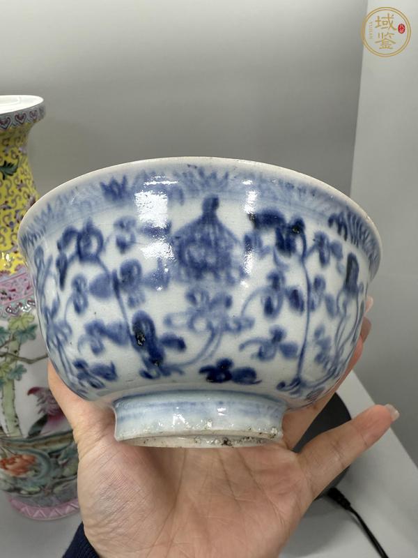 古玩陶瓷明弘治青花纏枝花卉雜寶紋碗真品鑒賞圖