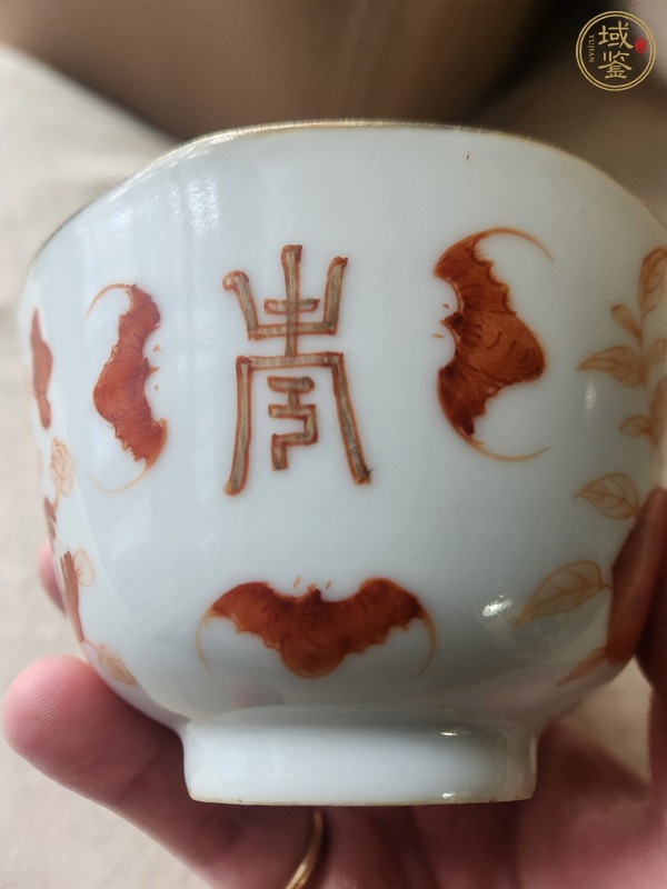 古玩清晚期礬紅彩三多紋花口茶圓真品鑒賞圖