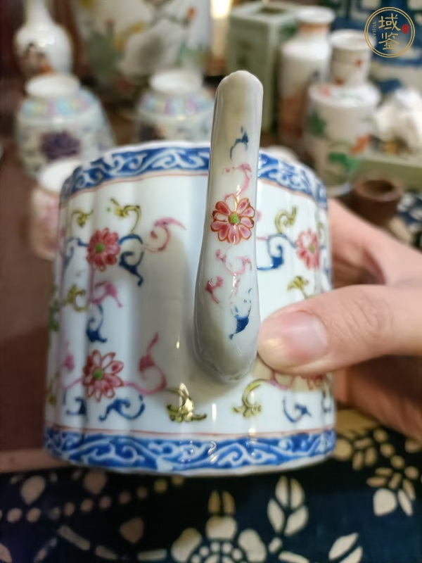 古玩陶瓷粉彩花卉紋茶壺真品鑒賞圖