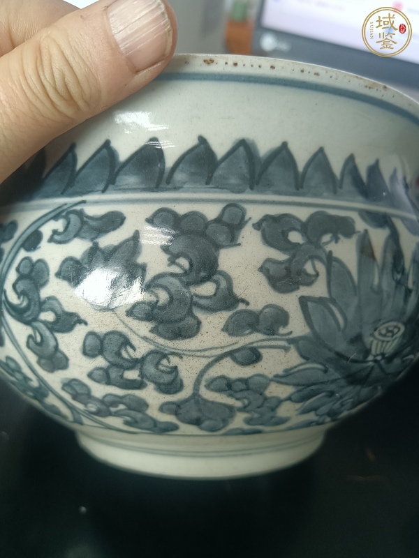 古玩陶瓷青花纏枝花紋香爐真品鑒賞圖