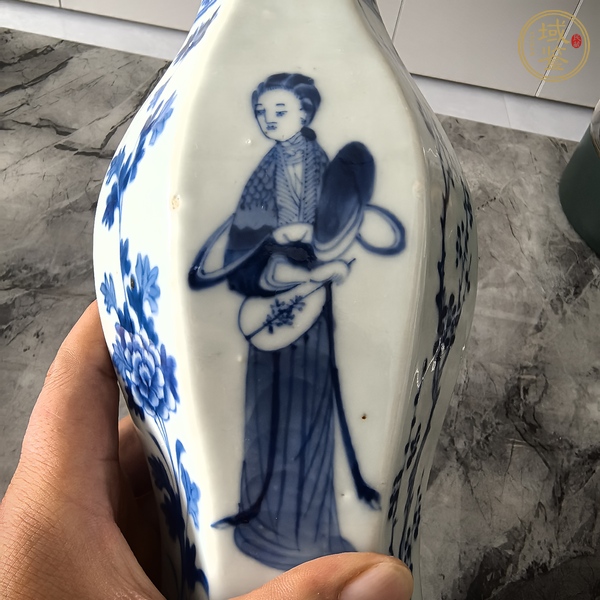 古玩陶瓷仕女紋青花瓶真品鑒賞圖