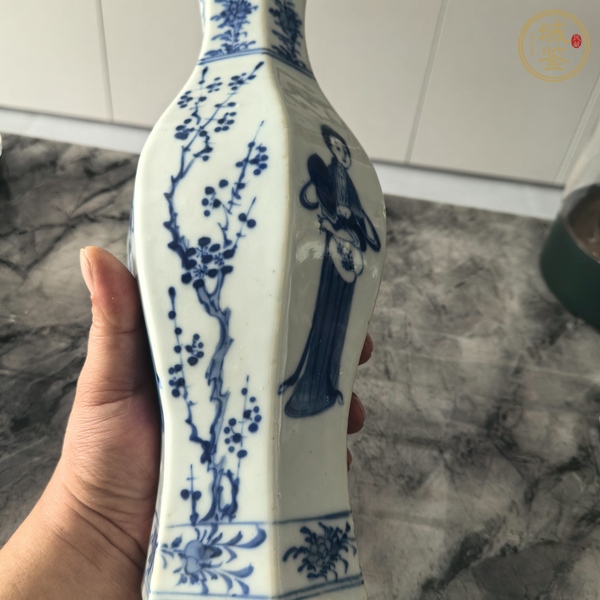 古玩陶瓷仕女紋青花瓶真品鑒賞圖