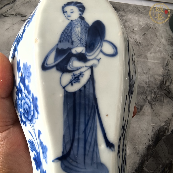 古玩陶瓷仕女紋青花瓶真品鑒賞圖