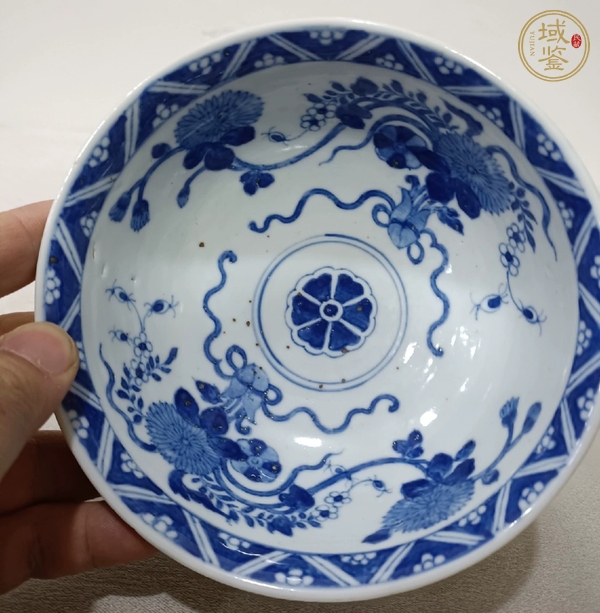 古玩陶瓷花卉紋青花碗真品鑒賞圖