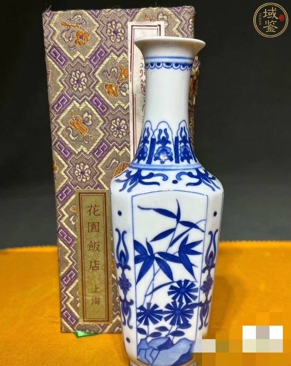 古玩陶瓷景德鎮(zhèn)創(chuàng)匯時(shí)期花卉紋青花瓶拍賣，當(dāng)前價(jià)格200元