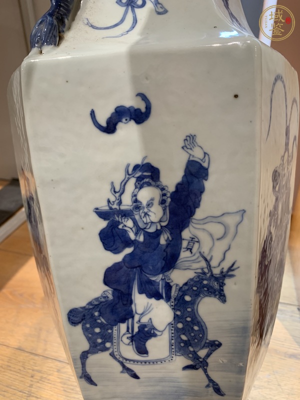 古玩陶瓷八蠻進寶青花瓶真品鑒賞圖