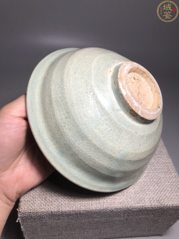 古玩陶瓷【精品】元代:龍泉窯系印花碗【館藏級(jí)】【頂級(jí)龍泉青釉】拍賣，當(dāng)前價(jià)格0元