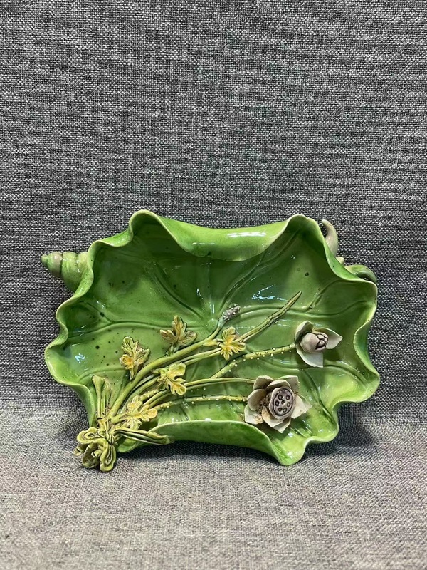 古玩陶瓷清晚期素三彩貼塑荷葉香櫞盤拍賣,當前價格18888元