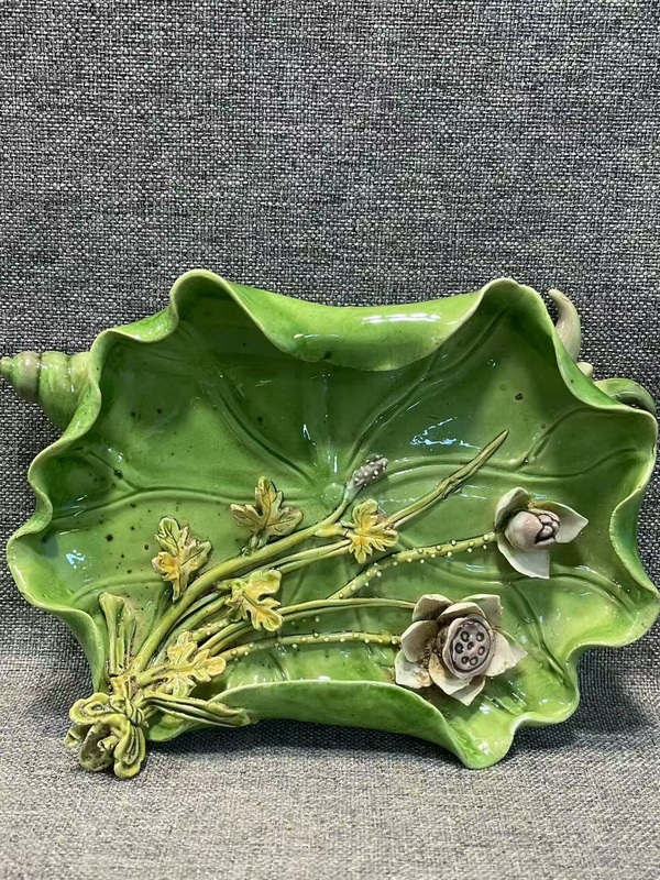 古玩陶瓷清晚期素三彩貼塑荷葉香櫞盤拍賣,當前價格18888元