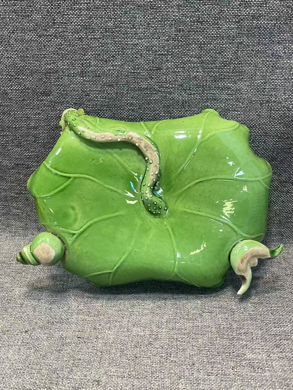 古玩陶瓷清晚期素三彩貼塑荷葉香櫞盤拍賣,當前價格18888元