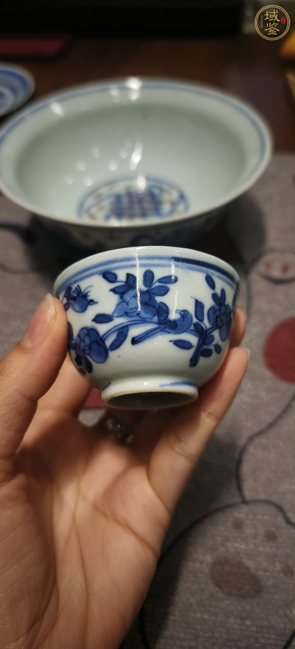 古玩陶瓷花鳥(niǎo)紋青花杯真品鑒賞圖