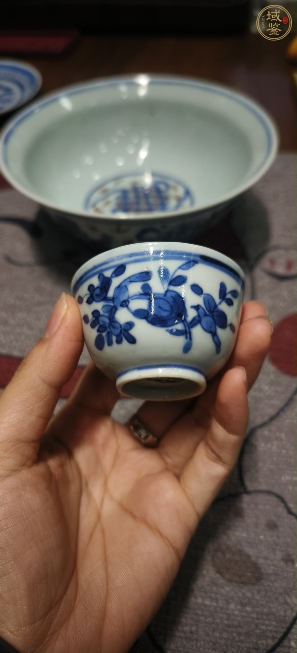 古玩陶瓷花鳥(niǎo)紋青花杯真品鑒賞圖