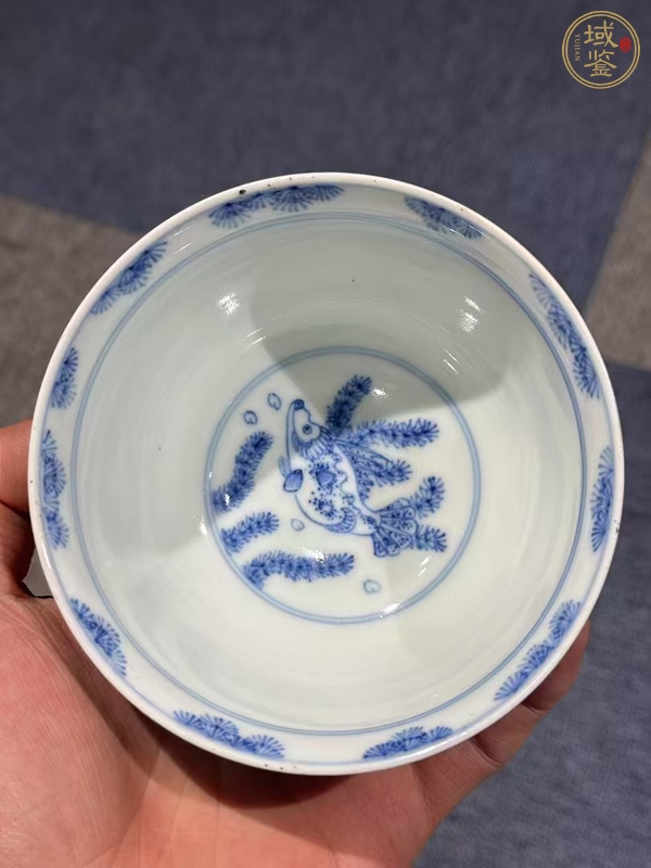 古玩陶瓷灑藍(lán)釉青花杯真品鑒賞圖