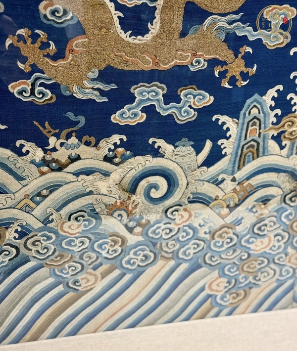 古玩雜項(xiàng)緙絲龍片真品鑒賞圖