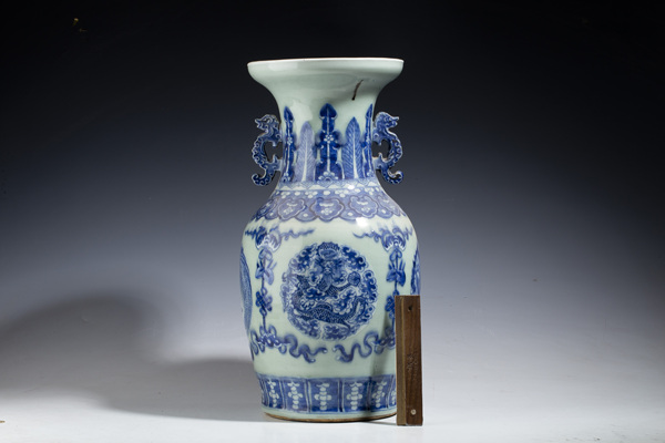 古玩陶瓷清中晚·豆青釉青花龍鳳呈祥紋雙耳瓶拍賣，當(dāng)前價(jià)格6216元