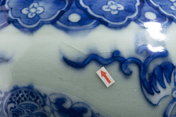古玩陶瓷清中晚·豆青釉青花龍鳳呈祥紋雙耳瓶拍賣，當(dāng)前價(jià)格6216元