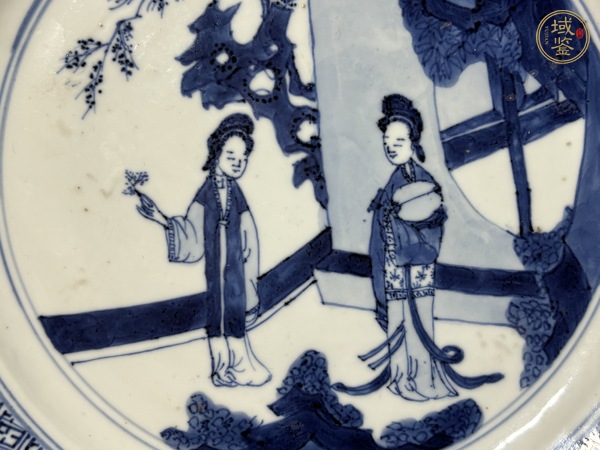 古玩陶瓷清康熙·青花侍女圖折沿盤真品鑒賞圖