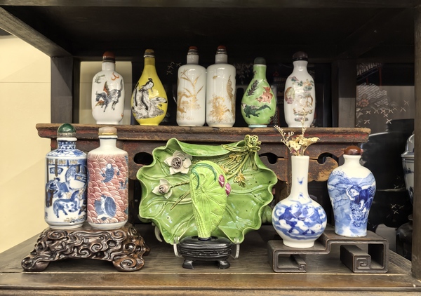 古玩陶瓷清晚期素三彩貼塑荷葉香櫞盤拍賣,當前價格18888元