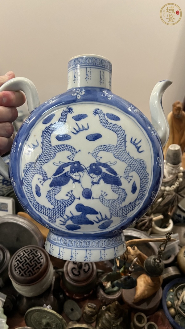 古玩陶瓷龍紋青花執(zhí)壺真品鑒賞圖