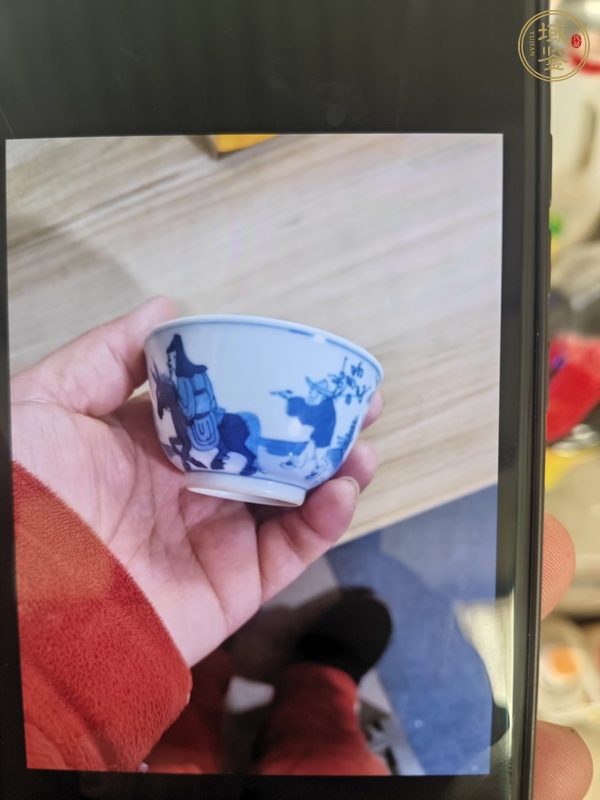 古玩陶瓷孟浩然愛梅圖青花杯真品鑒賞圖