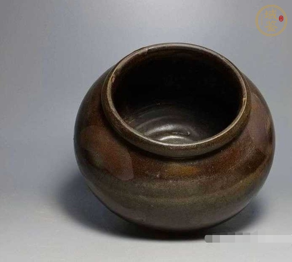 古玩陶瓷茶葉末釉釉鐵銹斑花卉紋茶入真品鑒賞圖