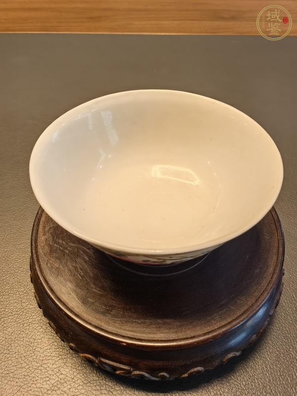 古玩陶瓷粉彩花鳥紋茶碗真品鑒賞圖