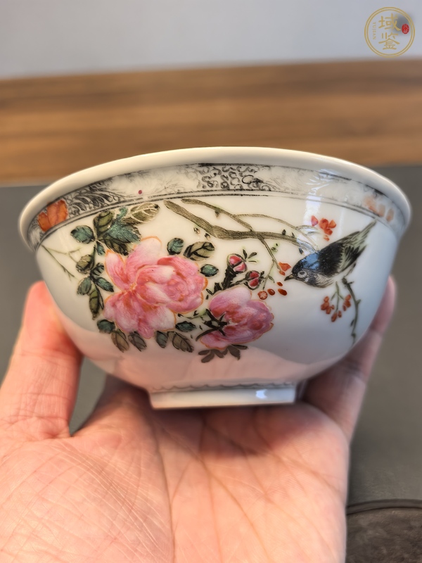 古玩陶瓷粉彩花鳥紋茶碗真品鑒賞圖