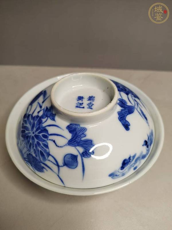 古玩陶瓷青花荷塘花卉紋蓋碗真品鑒賞圖