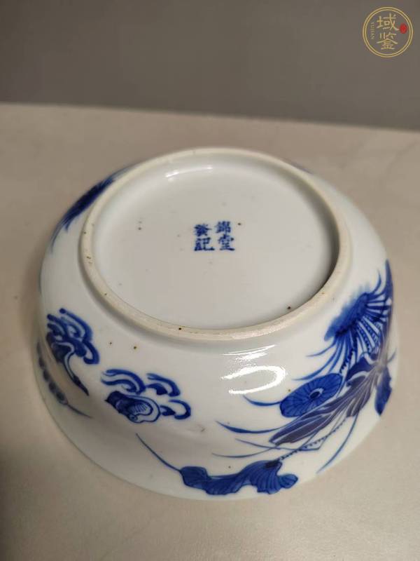 古玩陶瓷青花荷塘花卉紋蓋碗真品鑒賞圖