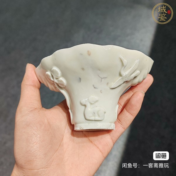 古玩陶瓷清早期 德化窯白釉龍虎杯真品鑒賞圖