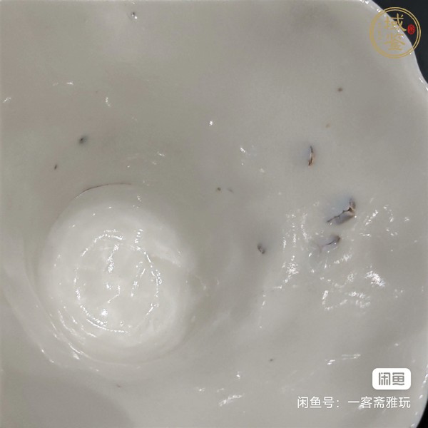 古玩陶瓷清早期 德化窯白釉龍虎杯真品鑒賞圖