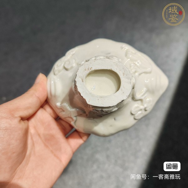 古玩陶瓷清早期 德化窯白釉龍虎杯真品鑒賞圖