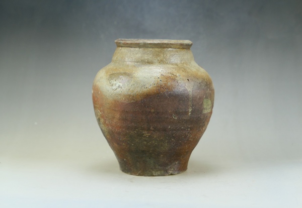 古玩陶瓷名窯:隋唐壽州窯黃釉罐拍賣(mài)，當(dāng)前價(jià)格41元