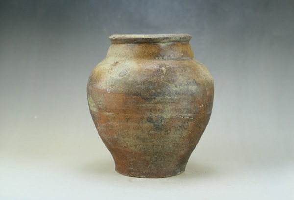 古玩陶瓷名窯:隋唐壽州窯黃釉罐拍賣(mài)，當(dāng)前價(jià)格41元