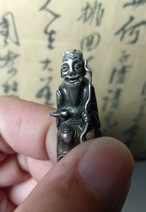 古玩錢幣銀制人物帽花拍賣，當(dāng)前價(jià)格168元