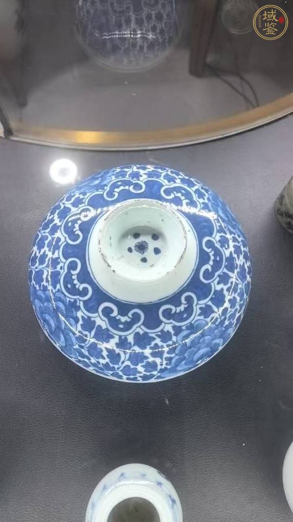 古玩陶瓷花卉紋青花蓋盒真品鑒賞圖