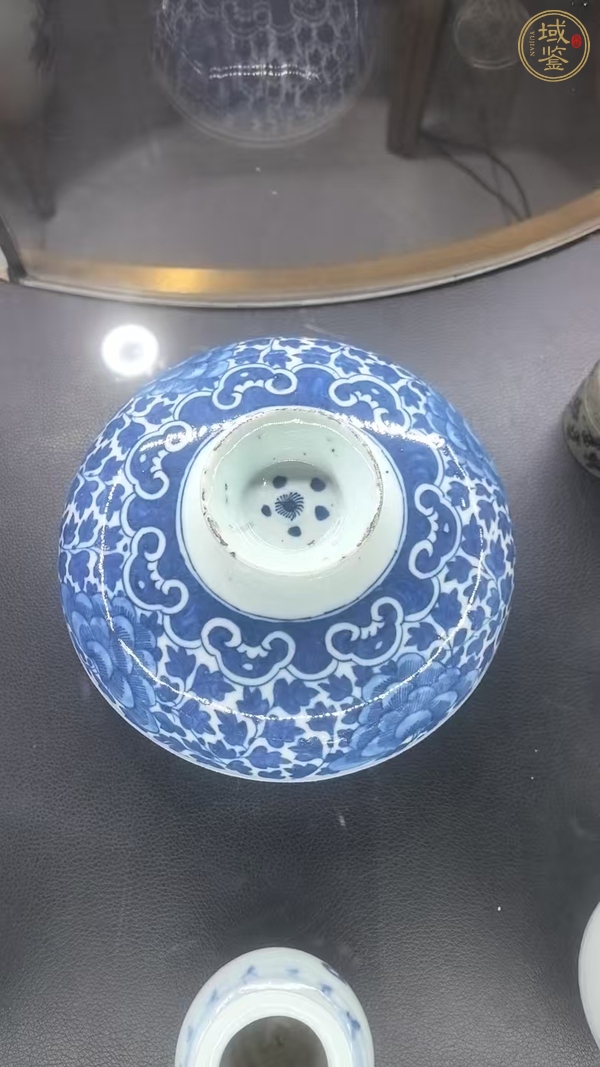 古玩陶瓷青花花卉紋捧盒真品鑒賞圖